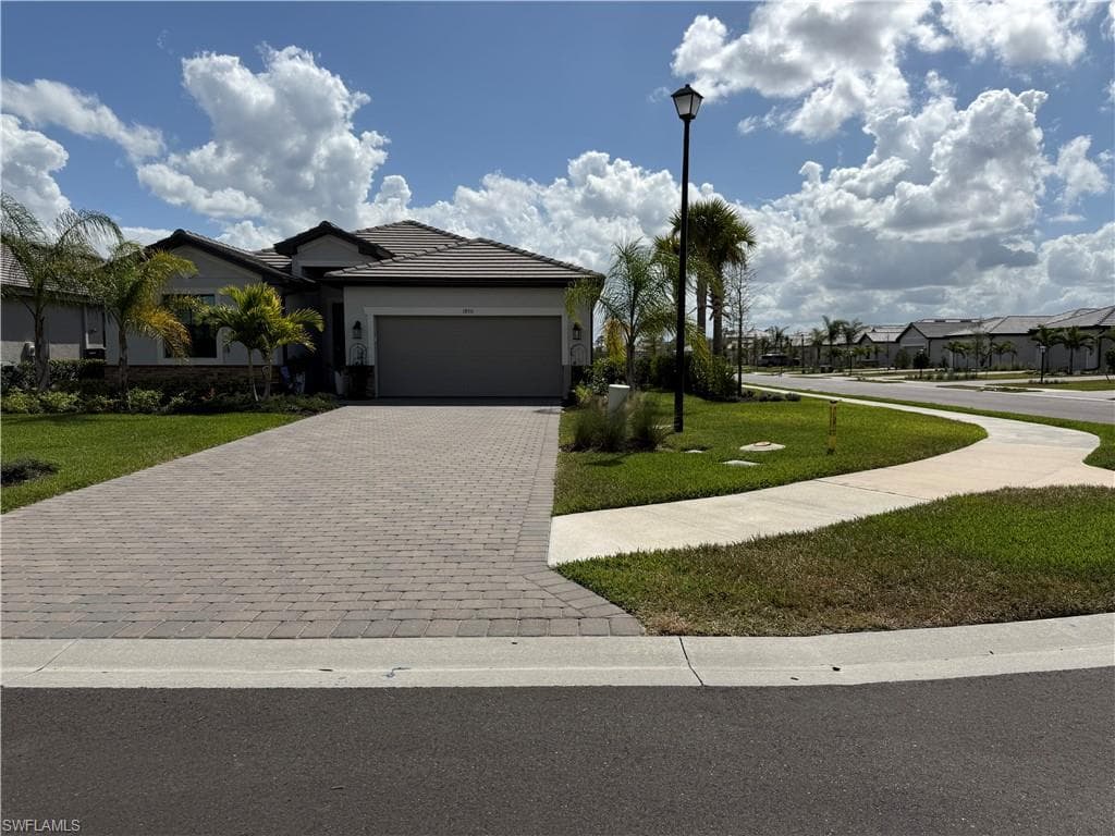 18511 Ives DR ESTERO, FL 33928