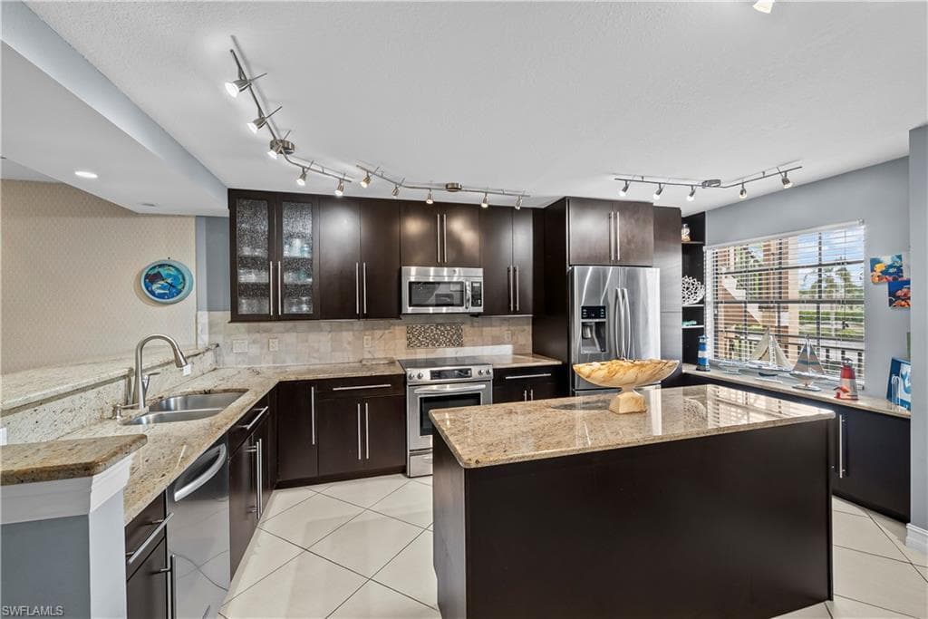 5535 Rattlesnake Hamm RD 205 NAPLES, FL 34113