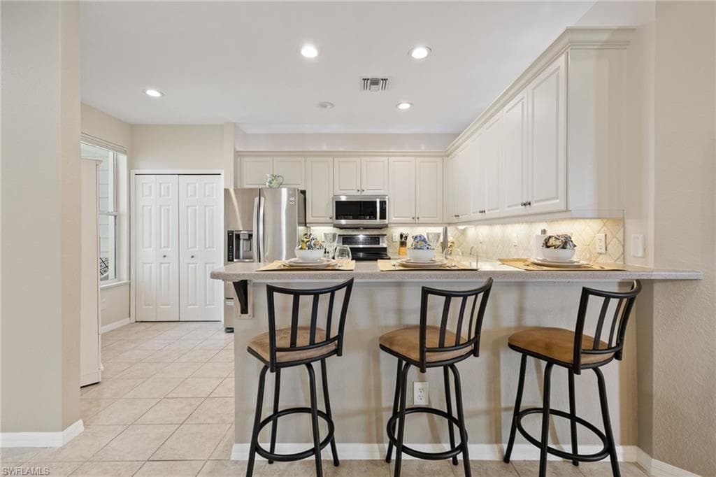 4342 Avian AVE FORT MYERS, FL 33916