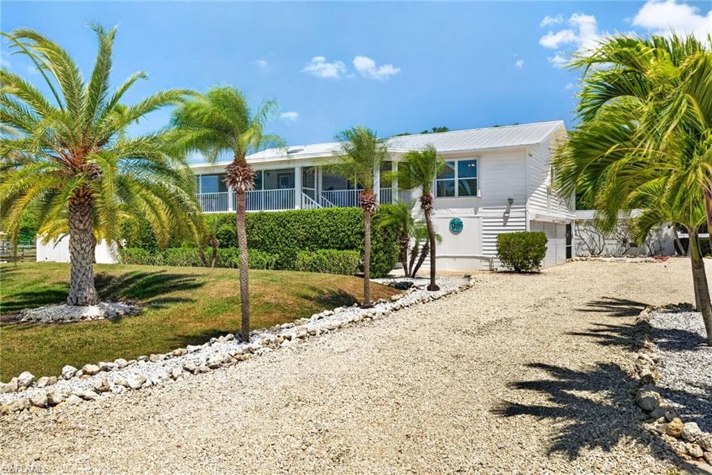 5866 Tahiti DR BOKEELIA, FL 33922