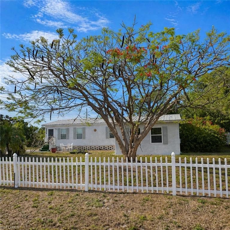 2520 Brownell CT NORTH FORT MYERS, FL 33917