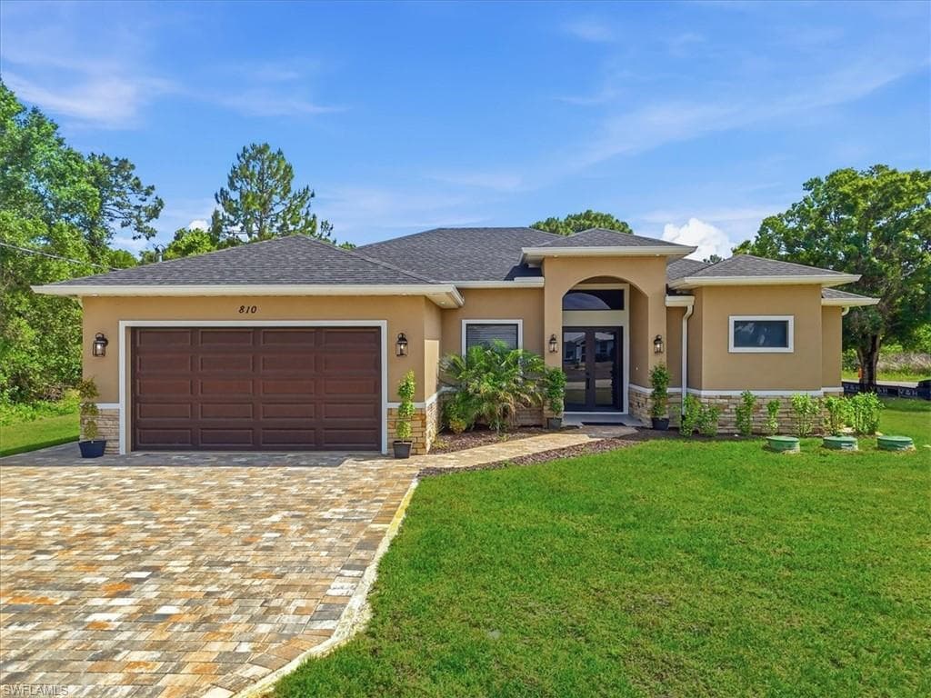 810 Sentinela BLVD LEHIGH ACRES, FL 33974