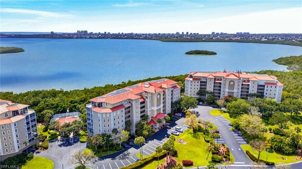 201 Vintage Bay DR B10 MARCO ISLAND, FL 34145