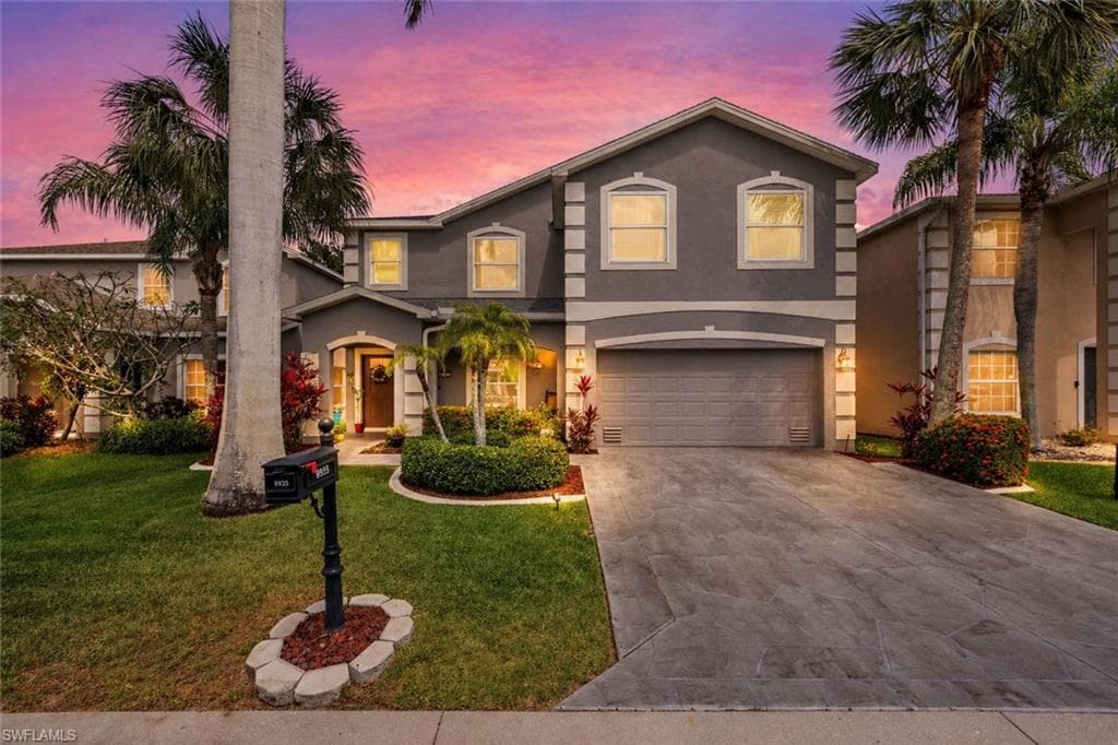 8935 Falcon Pointe LOOP FORT MYERS, FL 33912
