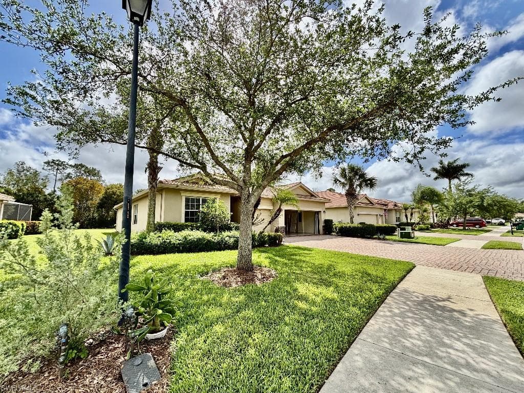 8128 Piedmont DR NAPLES, FL 34104