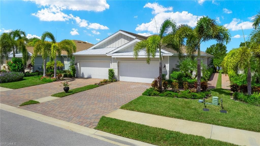 14680 Edgewater CIR NAPLES, FL 34114
