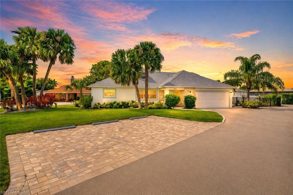 541 94th AVE N NAPLES, FL 34108