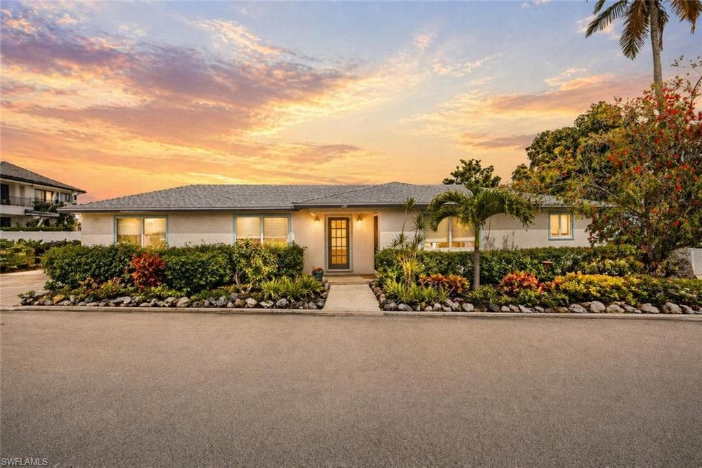 549 94th AVE N NAPLES, FL 34108