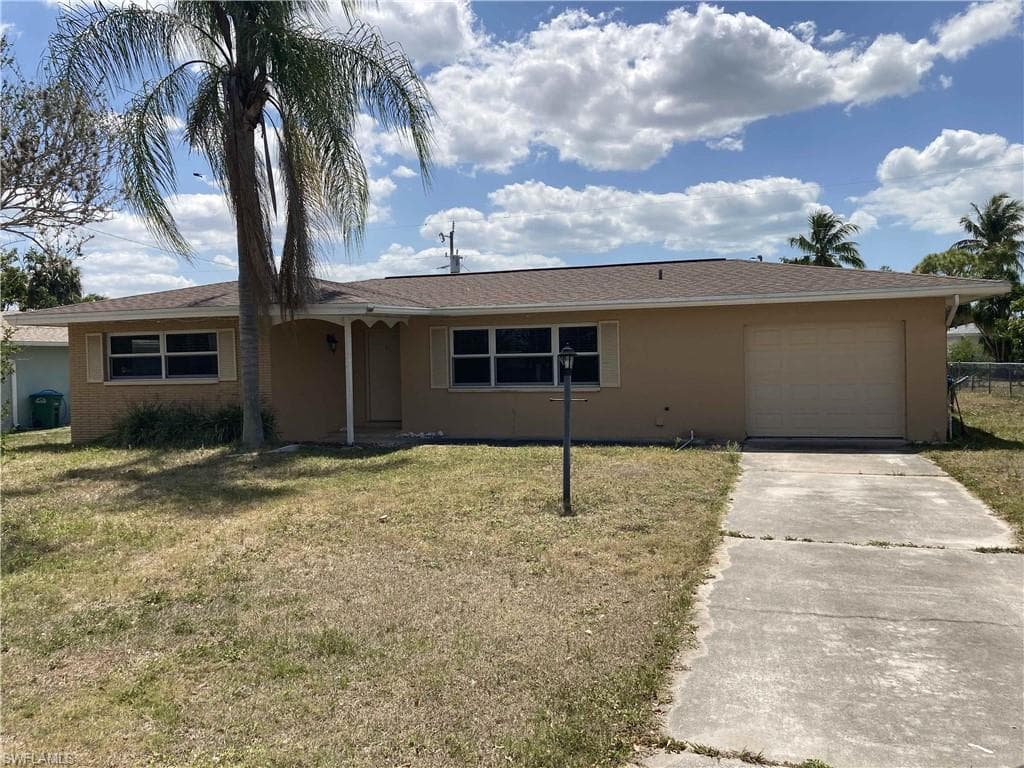 724 Sesame CT CAPE CORAL, FL 33904