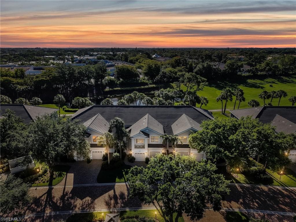 2130 Aberdeen LN 9-102 NAPLES, FL 34109