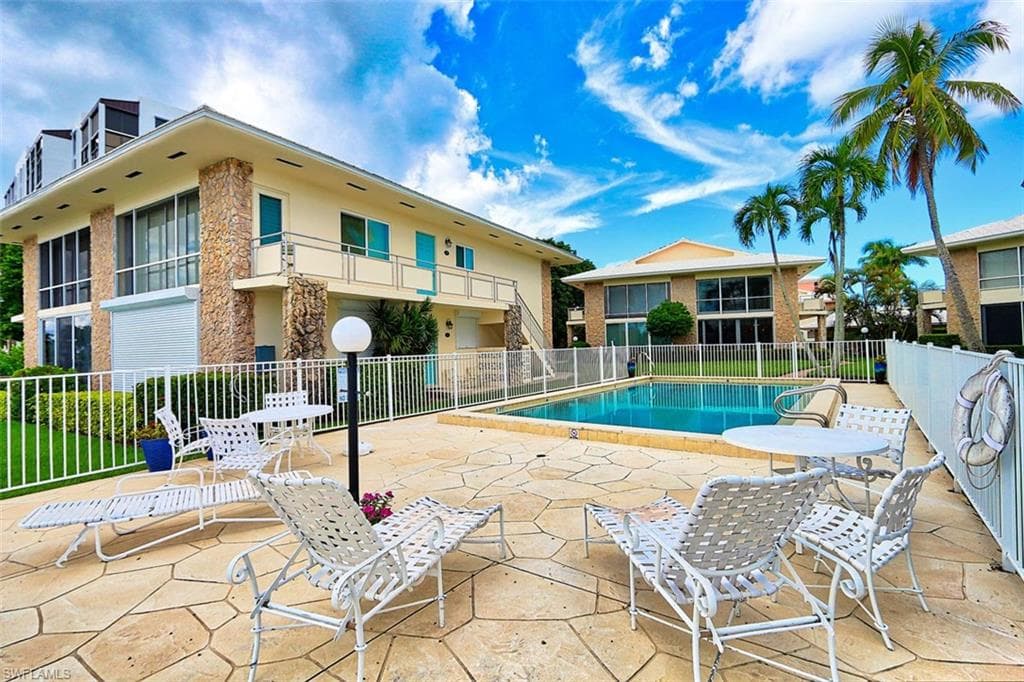 2500 Gulf Shore BLVD N S6 NAPLES, FL 34103