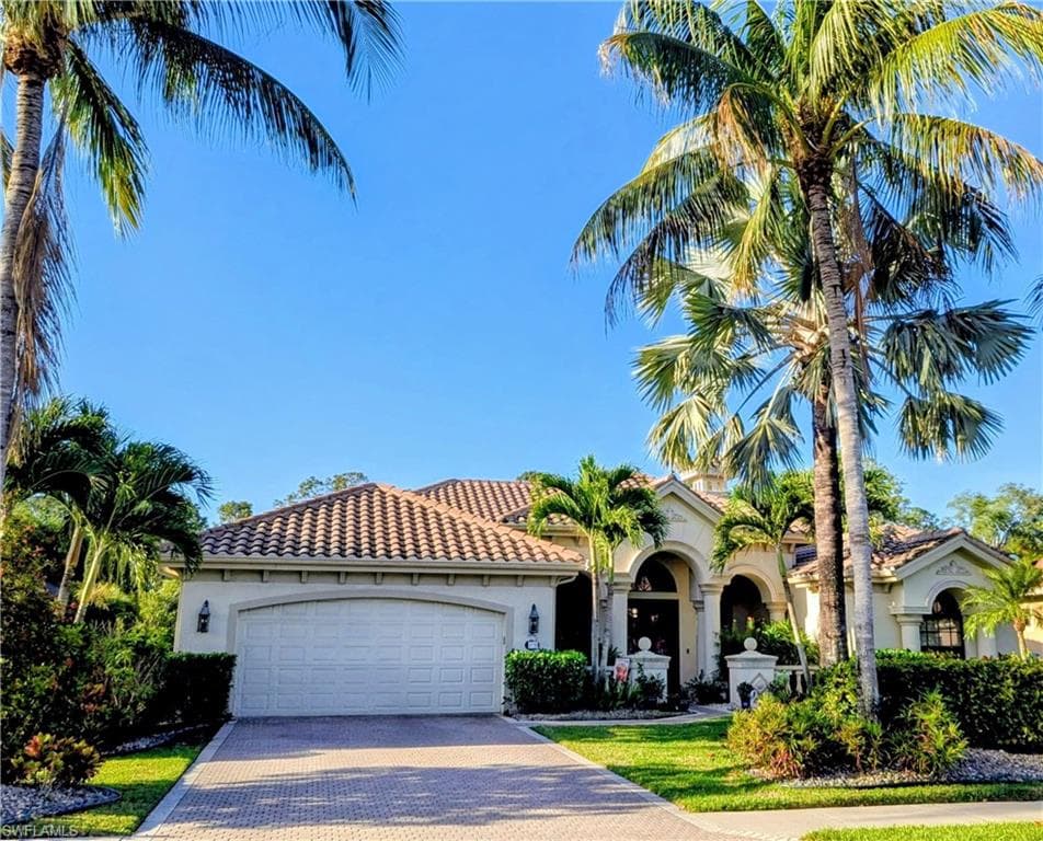 1016 Tivoli DR NAPLES, FL 34104