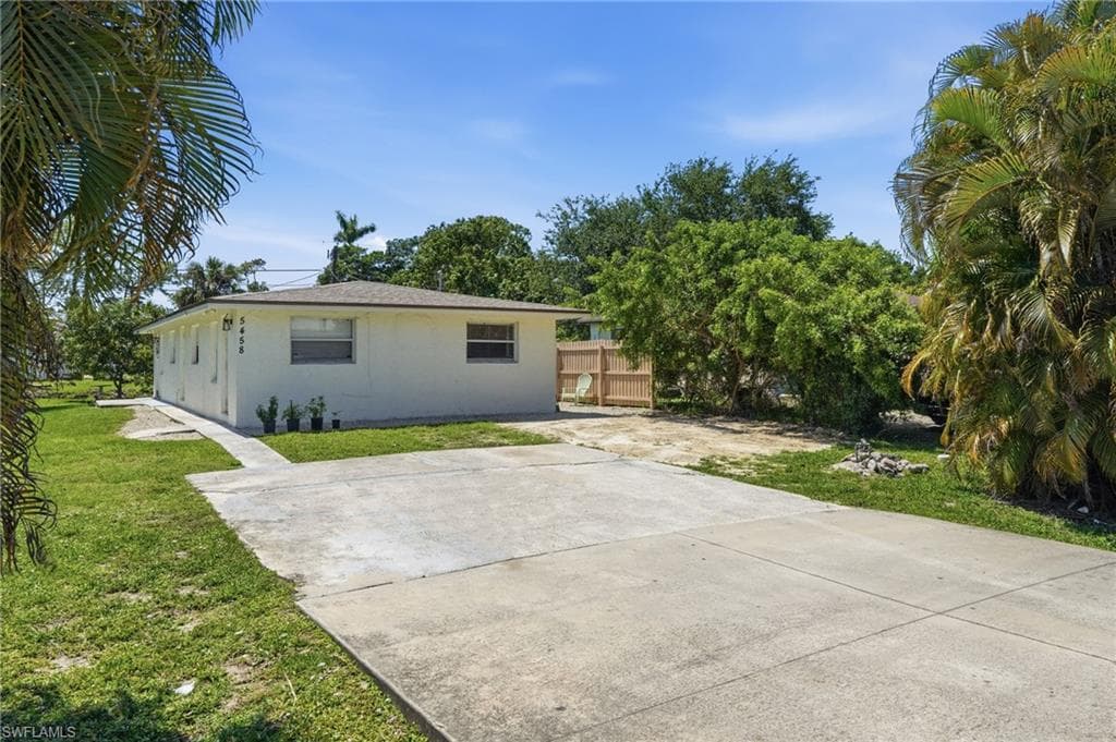 5458 Sholtz ST NAPLES, FL 34113