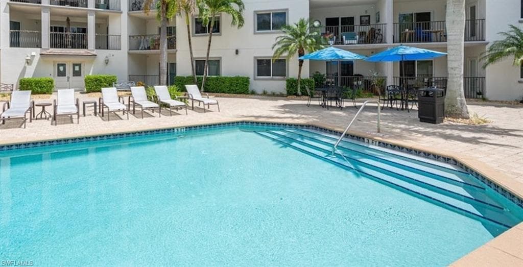 1100 Pine Ridge RD B102 NAPLES, FL 34108