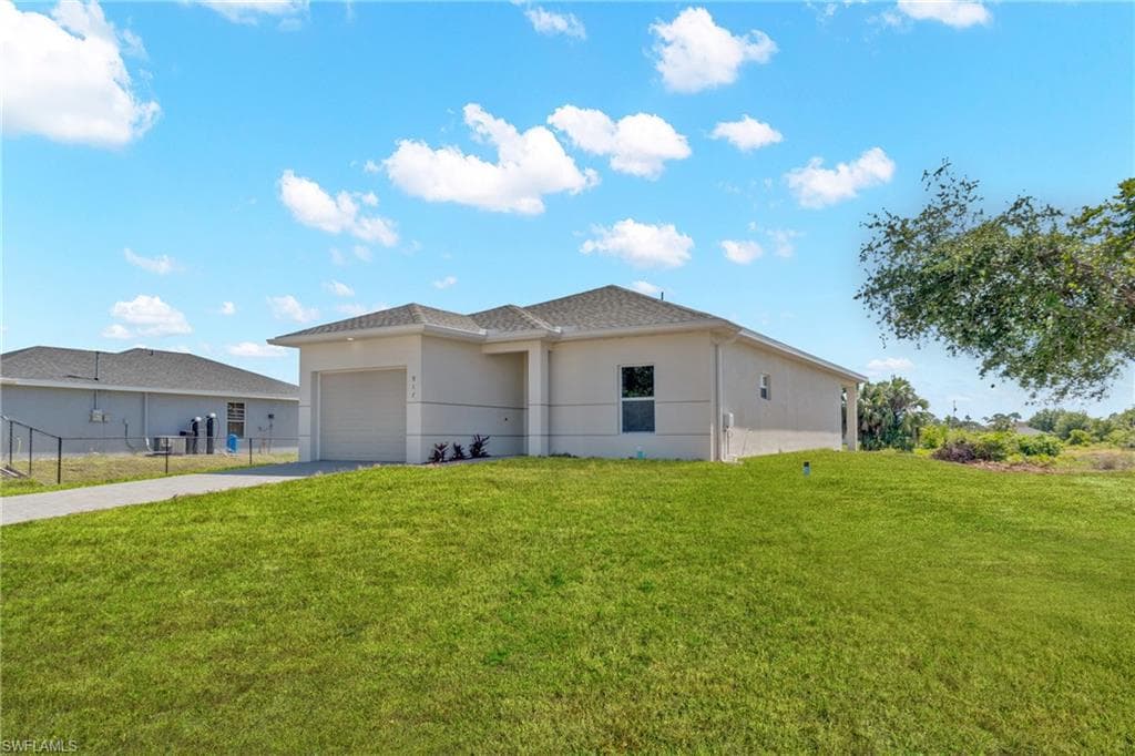 917 Margaret AVE S LEHIGH ACRES, FL 33974