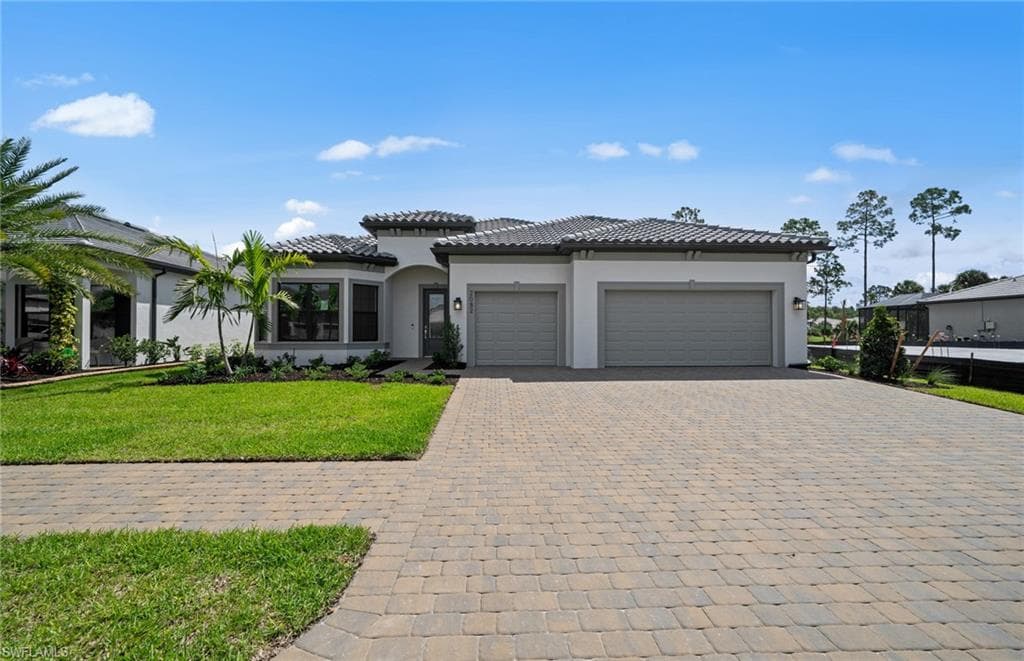2082 Don Benito WAY NAPLES, FL 34120