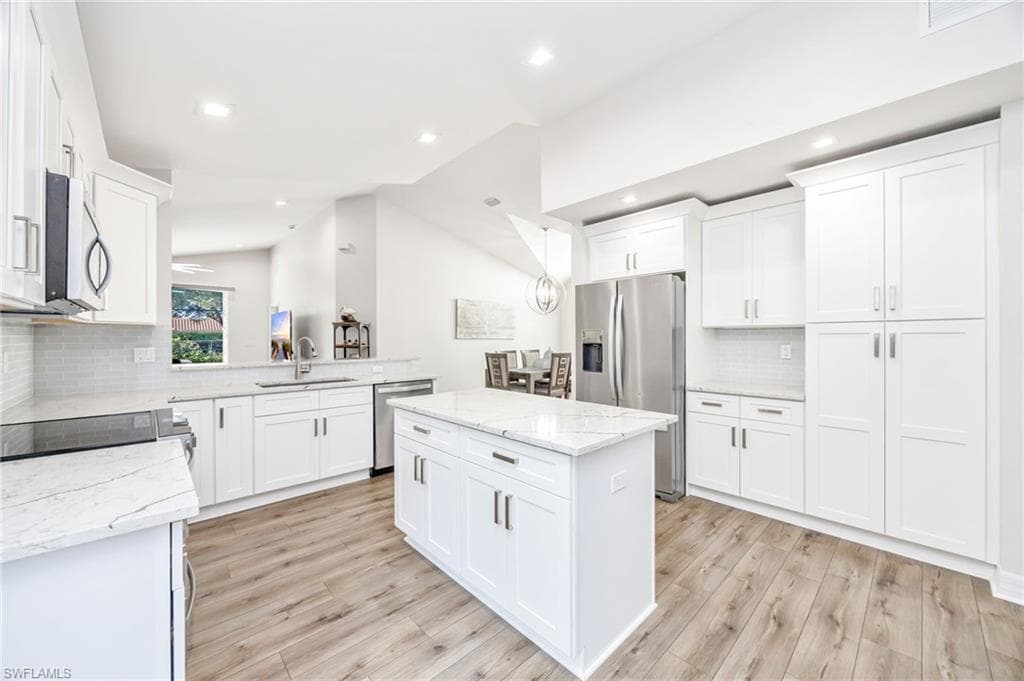 1671 Triangle Palm TER NAPLES, FL 34119