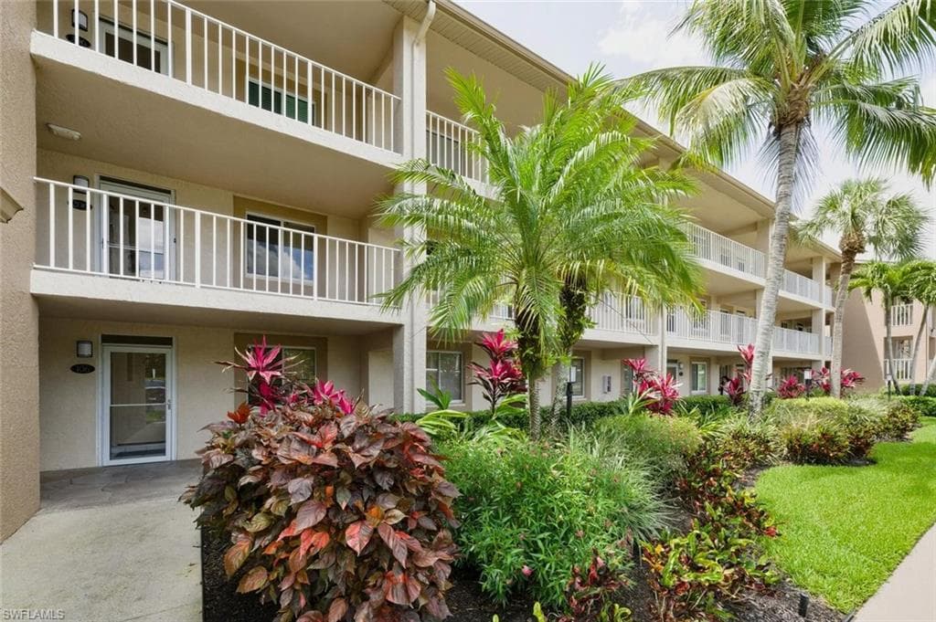 7340 Glenmoor LN 3207 NAPLES, FL 34104