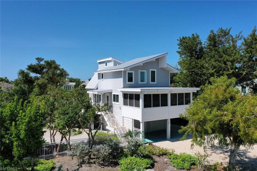 2499 Harbour LN SANIBEL, FL 33957