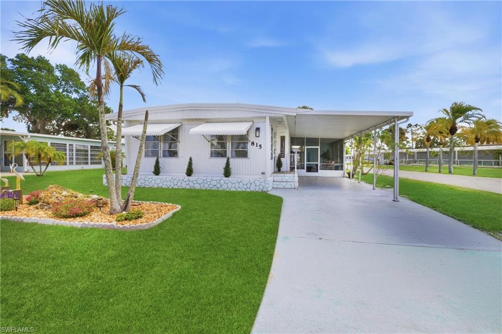 815 Holly Berry CT NORTH FORT MYERS, FL 33917