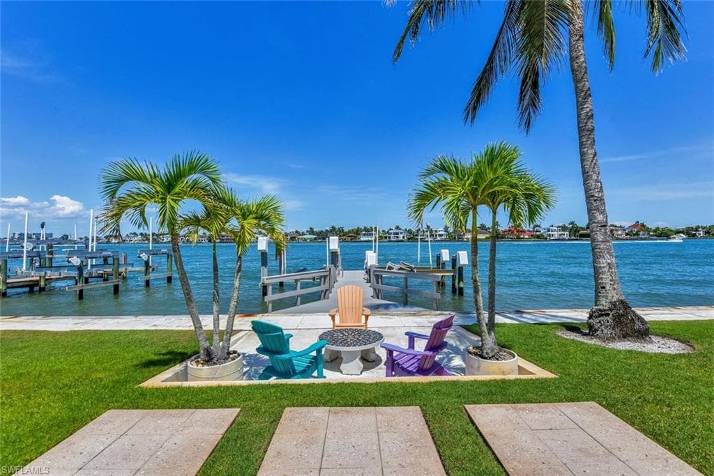 2143 Marina DR NAPLES, FL 34102