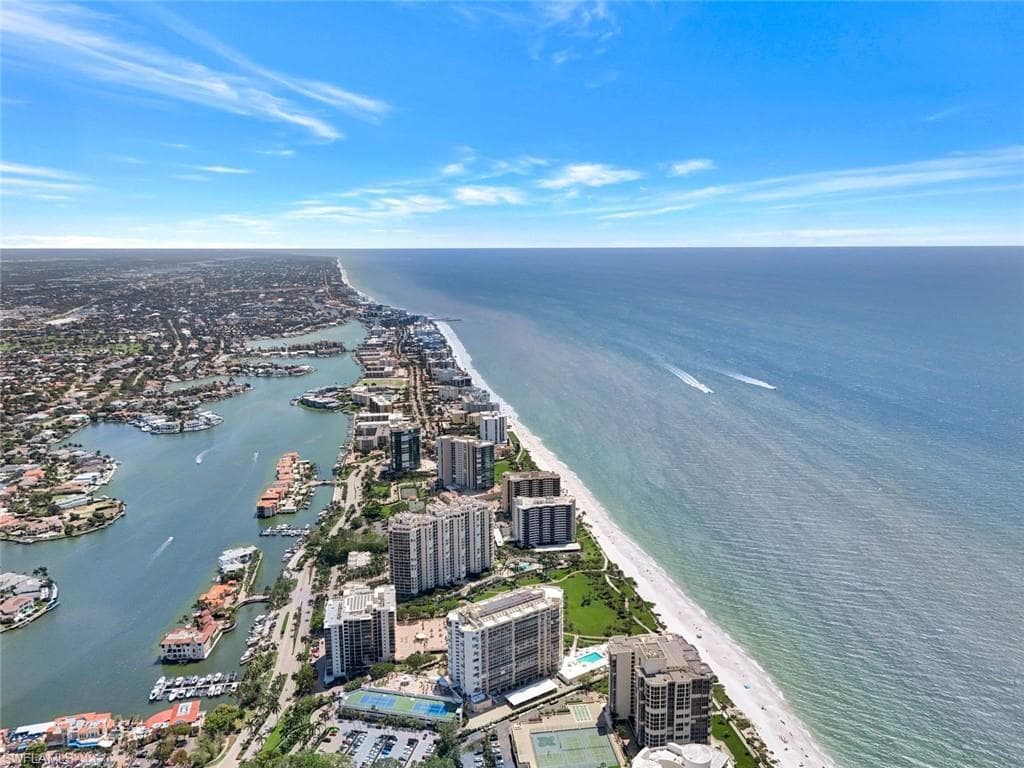 4041 Gulf Shore BLVD N 703 NAPLES, FL 34103