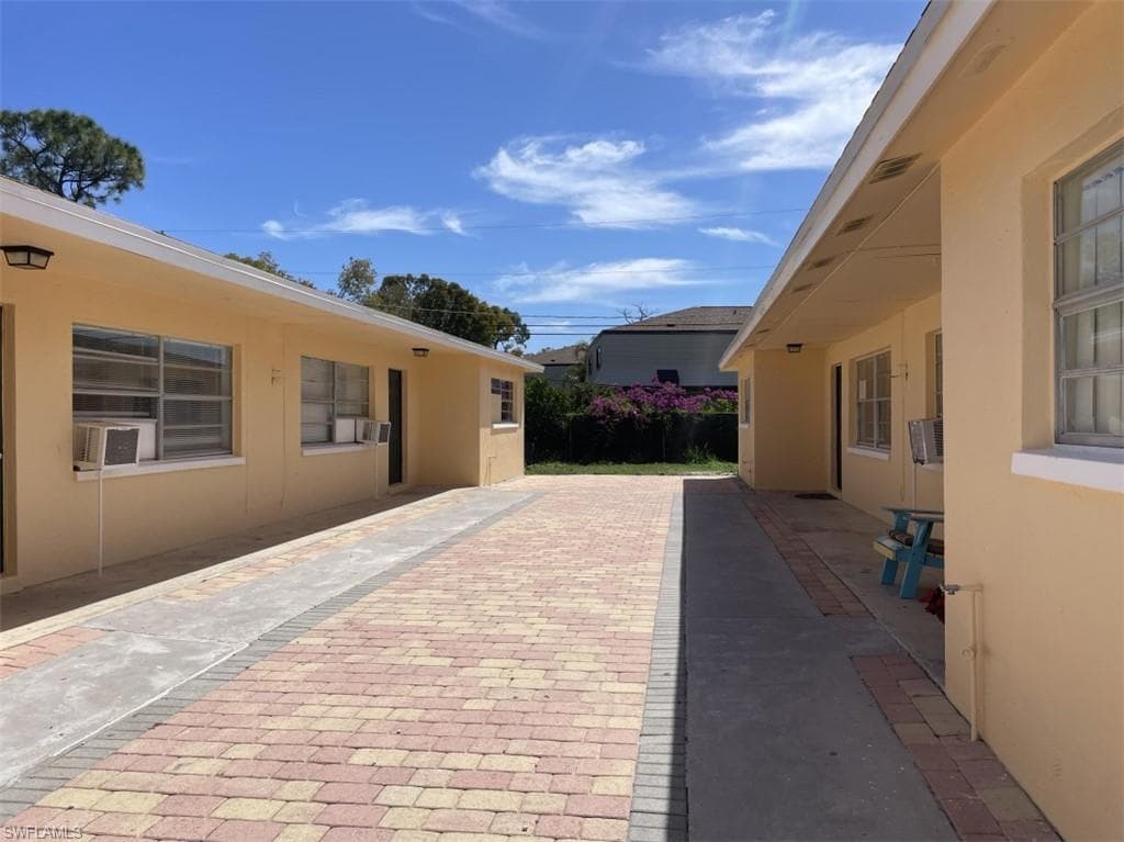 5621/5623 Fourth AVE FORT MYERS, FL 33907
