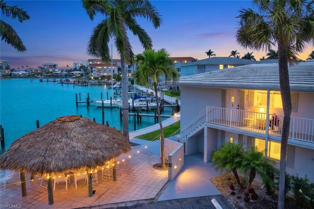 388 Harbour DR 388 NAPLES, FL 34103