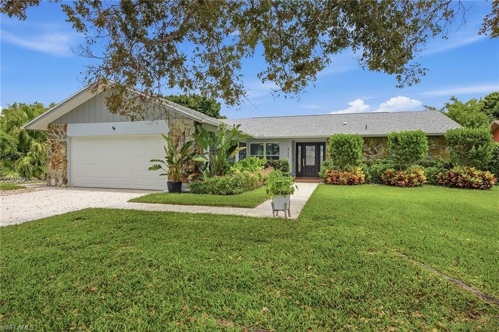 425 Pine Lake DR NAPLES, FL 34112