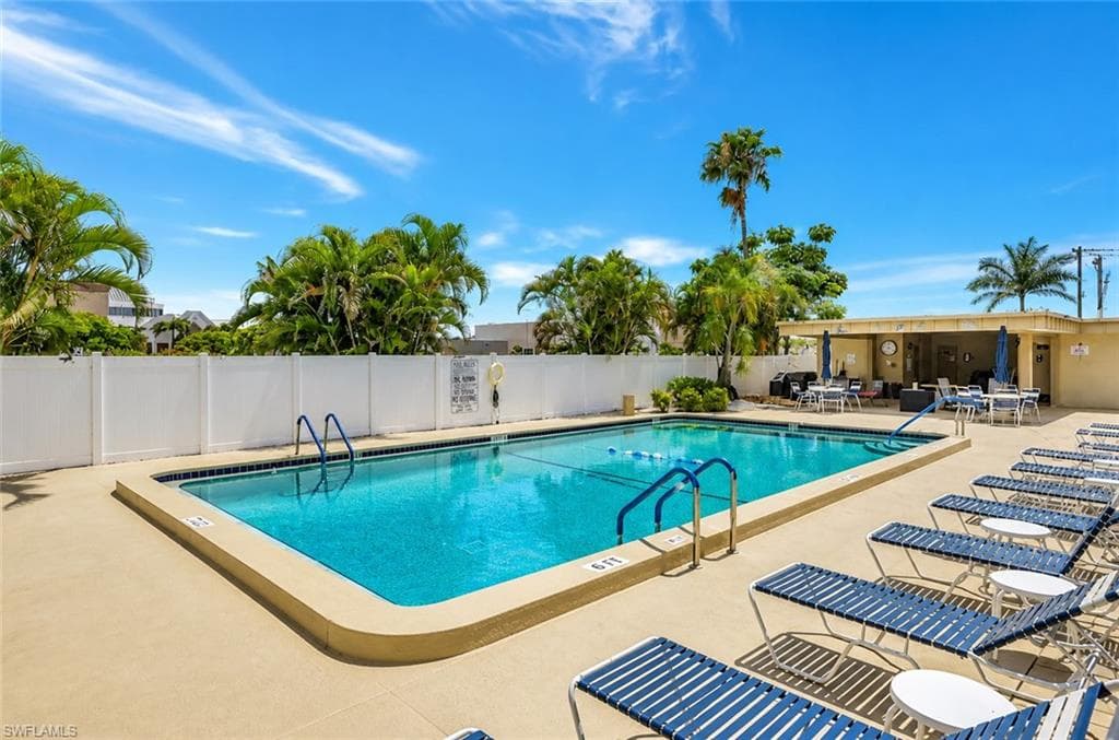 2264 Winkler AVE 107 FORT MYERS, FL 33901
