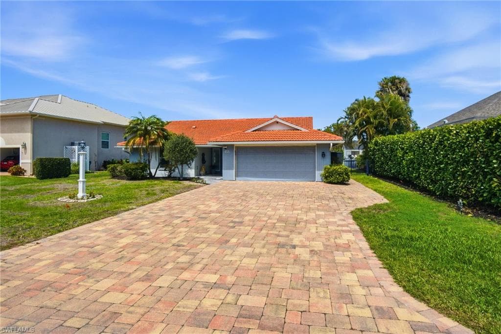 455 Bayside AVE NAPLES, FL 34108