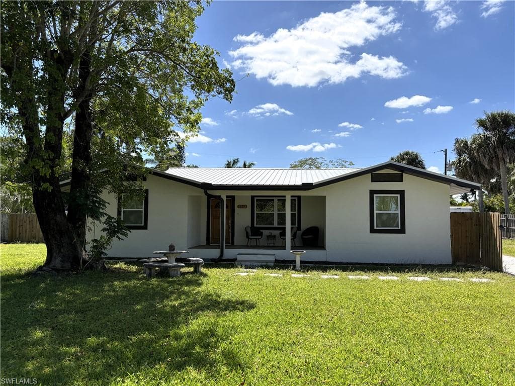 4462 E Riverside DR FORT MYERS, FL 33905