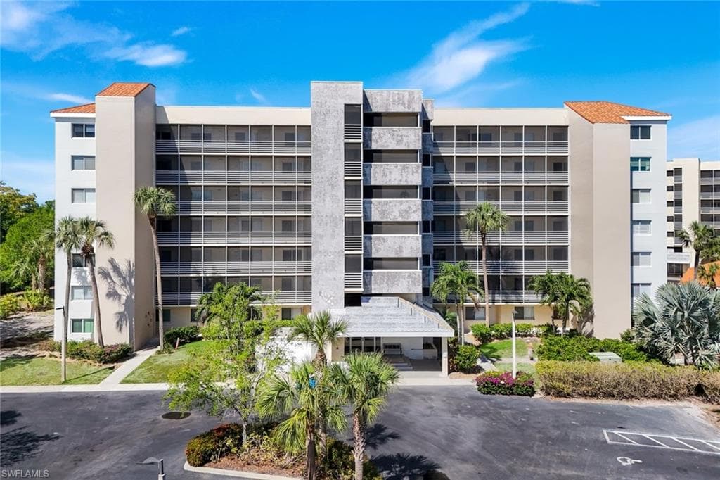 15161 Cedarwood LN 1205 NAPLES, FL 34110
