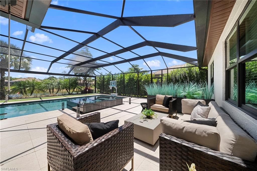 7052 Live Oak DR NAPLES, FL 34114