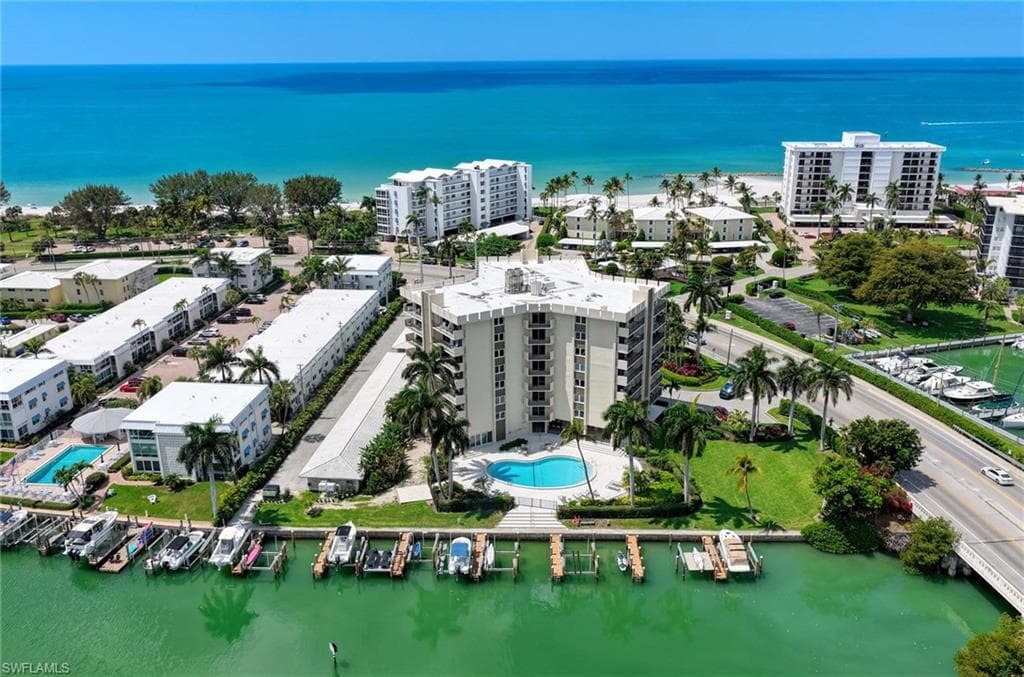 2150 Gulf Shore BLVD N 605 NAPLES, FL 34102