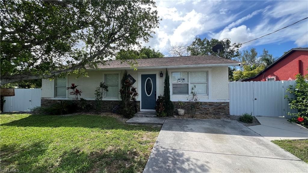 5374 Warren ST NAPLES, FL 34113