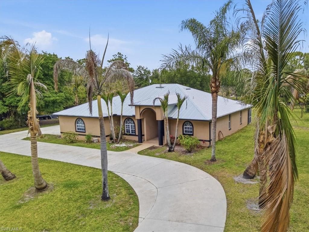 1420 Columbus AVE LEHIGH ACRES, FL 33972