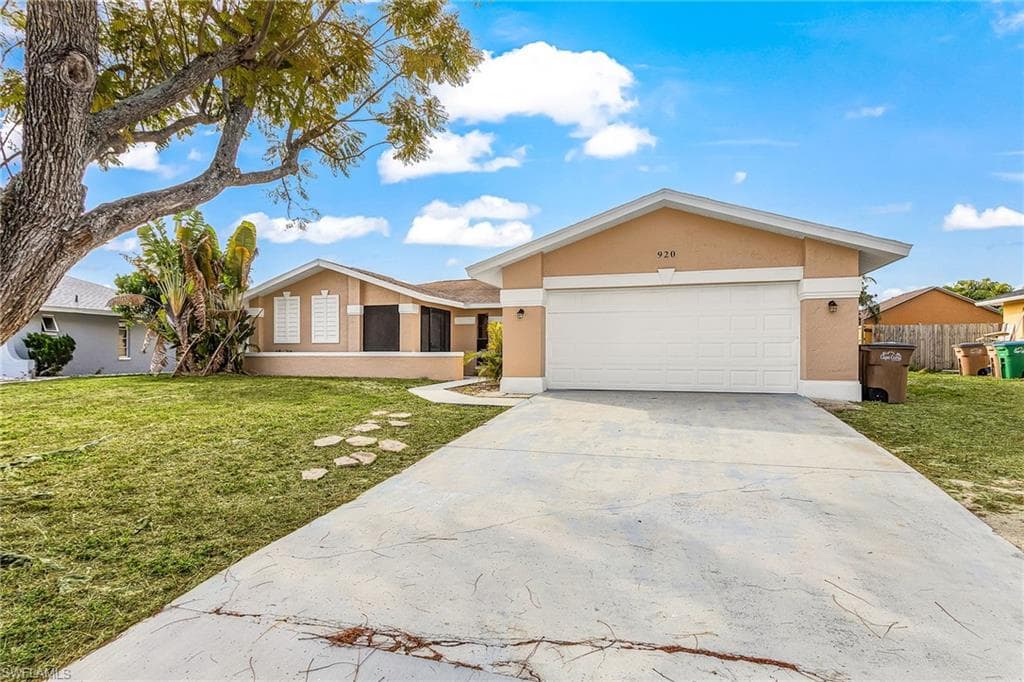 920 SE 21st ST CAPE CORAL, FL 33990