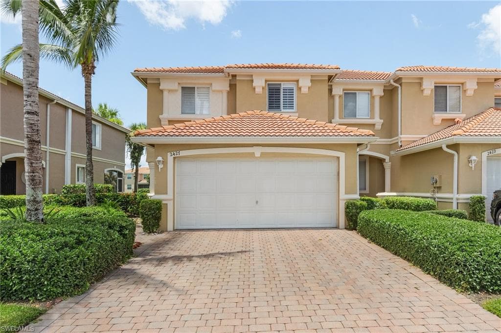 2427 Laurentina LN CAPE CORAL, FL 33909