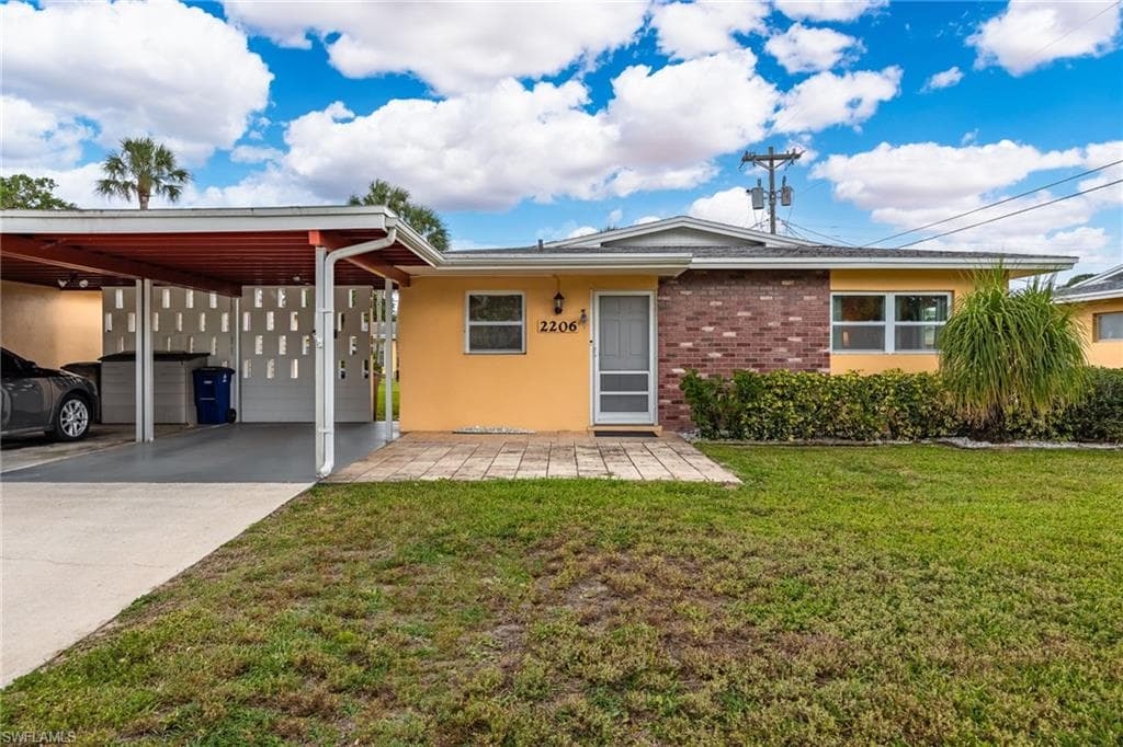 2206 E 6th ST LEHIGH ACRES, FL 33936