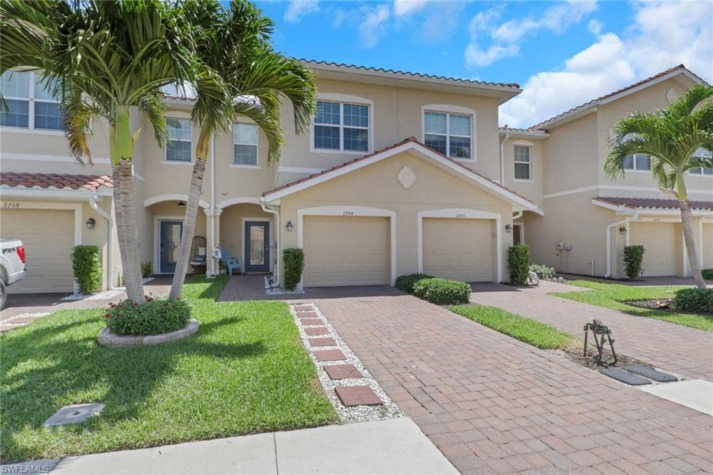 2704 Blossom WAY NAPLES, FL 34120