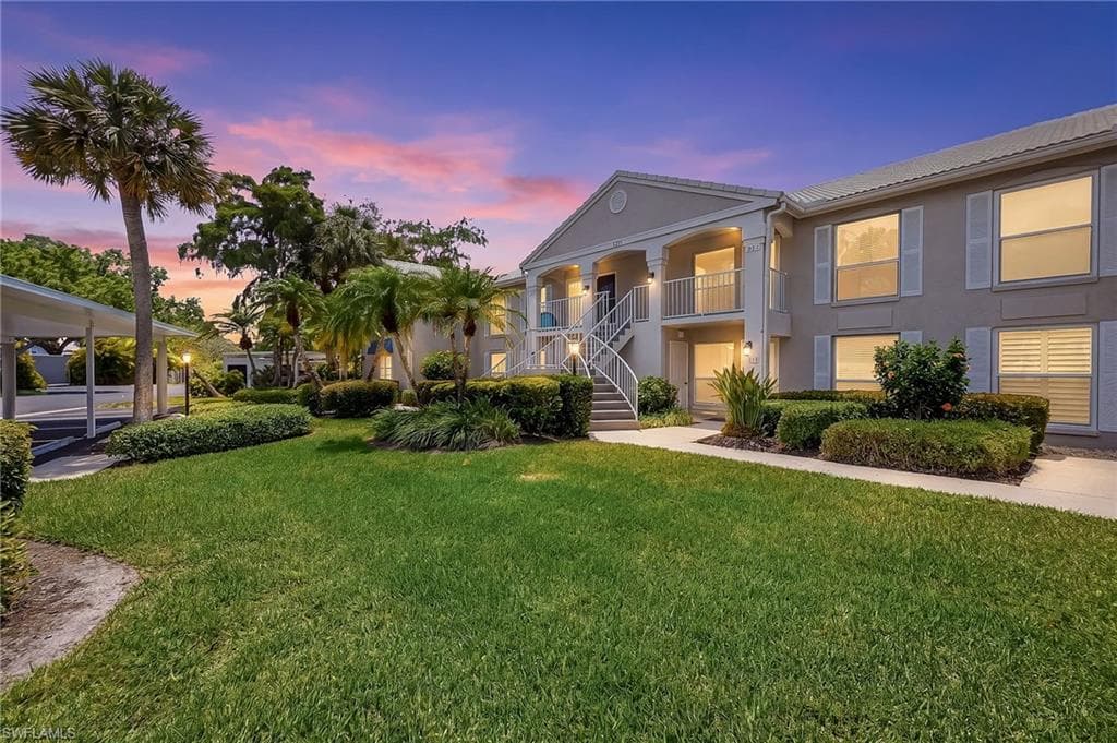 887 Gulf Pavilion DR 203 NAPLES, FL 34108