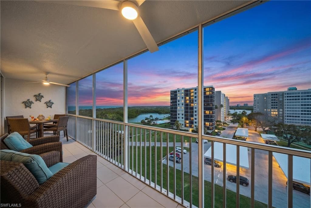 5 Bluebill AVE 808 NAPLES, FL 34108