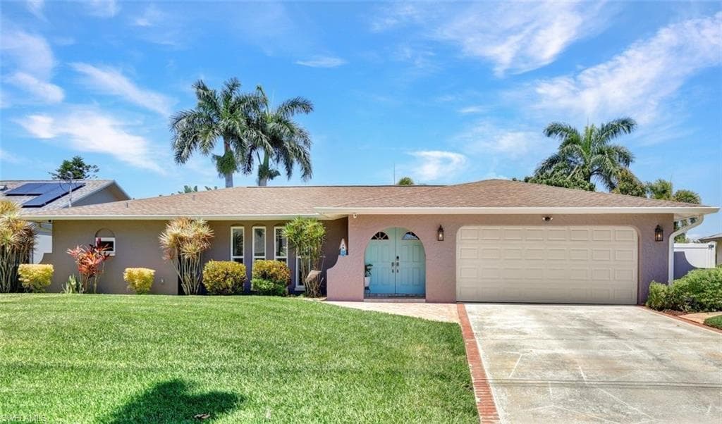 703 SE 33rd TER CAPE CORAL, FL 33904