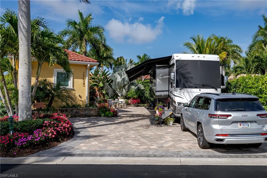 13625 Snapper LN NAPLES, FL 34114