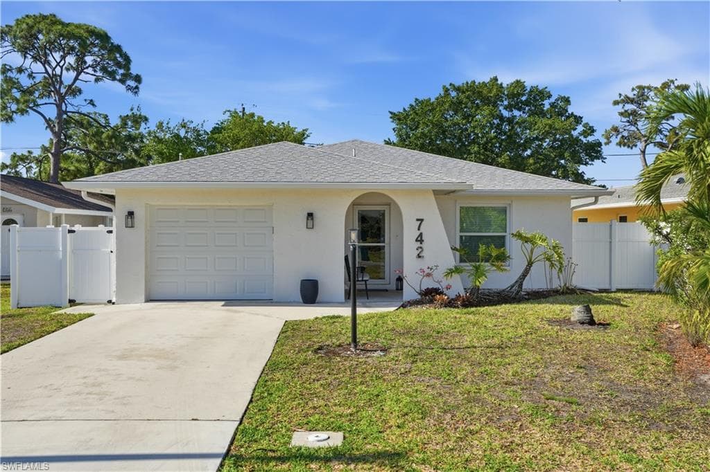 742 99th AVE N NAPLES, FL 34108