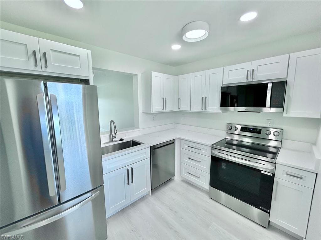 6220 Augusta DR 413 FORT MYERS, FL 33907