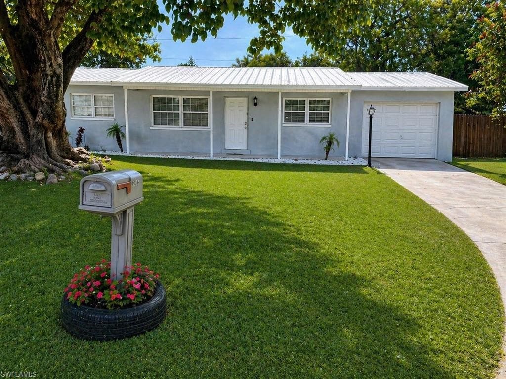 2079 E Tobago CIR FORT MYERS, FL 33905