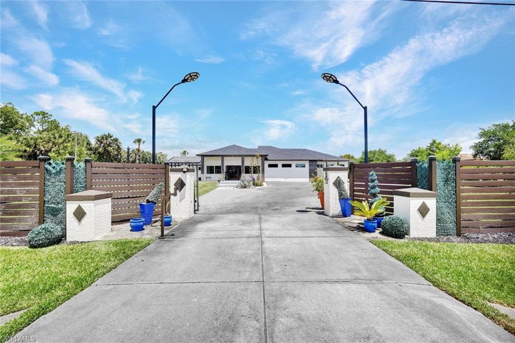 121 20th AVE NE NAPLES, FL 34120