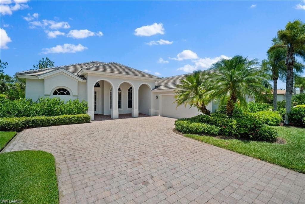 8884 Mustang Island CIR NAPLES, FL 34113